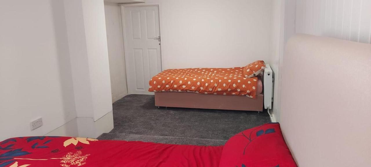 Lovely 3-Bed Apartment In Parkgate Rotherham Exterior photo